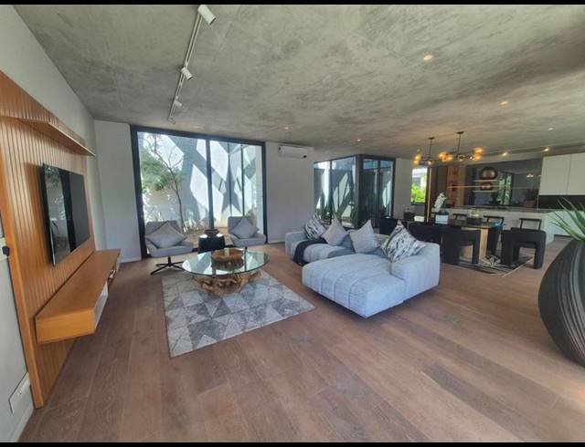 4 BEDROOM HOUSE FOR SALE IN UMHLANGA ROCKS